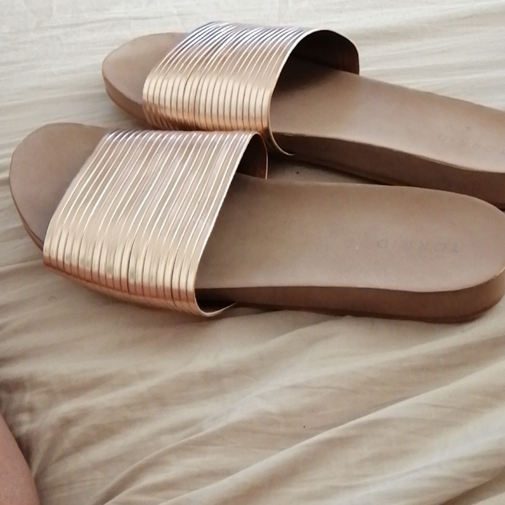Sandals - Picture 2 of 3